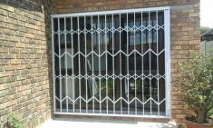 Looking for a PHYSICAL SECURITY BARRIER in Gauteng? We supply and install ✅security gates, ✅burglar bars, ✅fencing, ✅roller shutters, ✅retractab Kempton Park CBD Expandable Security Gates 2 _small