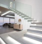 QUICK-STEP Cantilever Staircase with Plinth