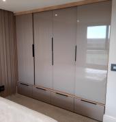 Gloss duco Bic's Penthouse Umdloti