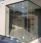 Frameless shopfront