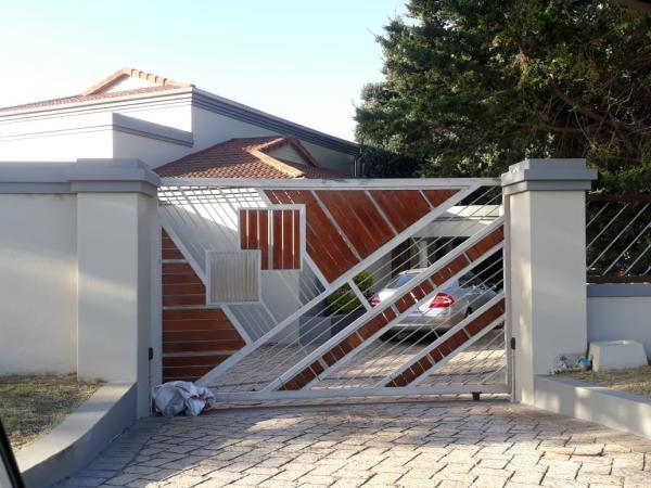 Free Estimates Die Voor Bay Palisade &amp; Security Fencing _small