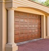 We supply and instal garage doors! Whether you wants a single door, or a double door! If you are budget conscious we can give you a roll up door as well.  You select, alu-zinc or wooden, we come and we deliver!p