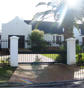 Motorized driveway gates