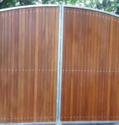 Wooden Drive Way Swing Gate with Gate Automation