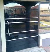 Pivot door frameless