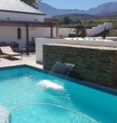 fountain / waterfall