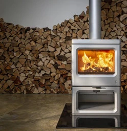 The Skye E700 is the first self-regulating wood heater. By monitoring the fire in realtime, it ensures the right amount of air at the right time is provided automatically to enable the cleanest most efficient burn possible.