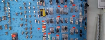 Keys Cut While u Wait, Car Keys Cut and Programmed, Opening of Cars, Opening of Safes, we sell different kind of locks