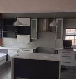 Seno white acrylic high gloss with storm grey melawood