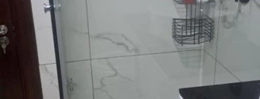 90 Degrees Shower Door