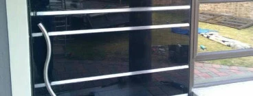 Pivot door frameless